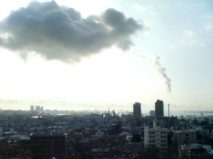 Huge Smoke Cloud Looming Over Kobe (thumbnail)